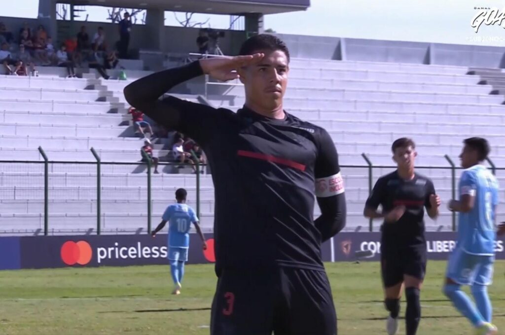Iago comemora gol de pênalti pelo Flamengo n