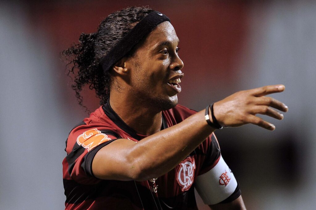Ronaldinho, aniversariante do dia, jogou no Flamengo entre 2011 e 2012