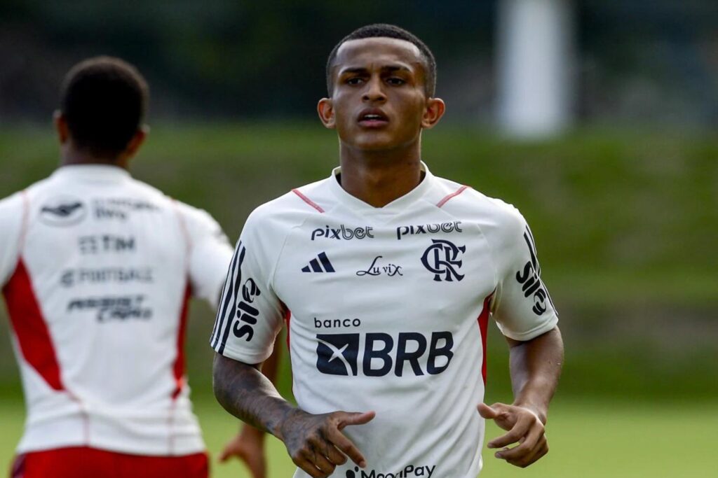 Wesley ainda não recebeu punição do Flamengo por caso de agressão