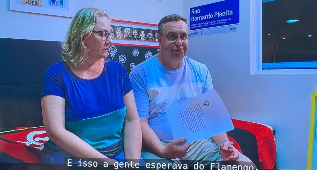 Pais de Bernardo Pisetta leem carta do Fluminense em homenagem ao filho em documentário sobre Ninho: 'Isso a gente esperava do Flamengo'