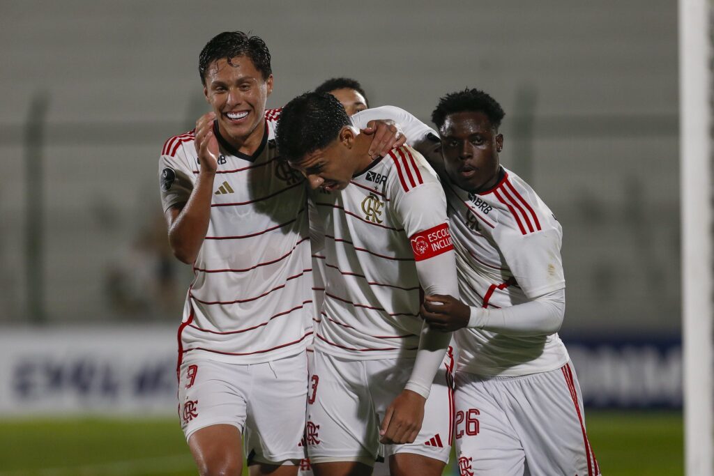Jogadores do Flamengo comemoram classificação na Libertadores Sub-20