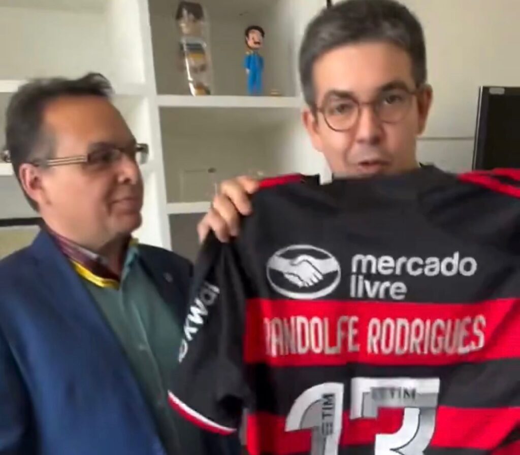 Randolfe Rodrigues, líder do governo Lula no Congresso, promete levar Flamengo para jogar no Amapá após reforma do estádio Zerão