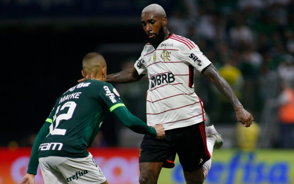 Flamengo atuando contra o Palmeiras no Allianz, jornalista declarou que partida de futebol não seria no estádio caso o jogo não fosse contra o Mengão