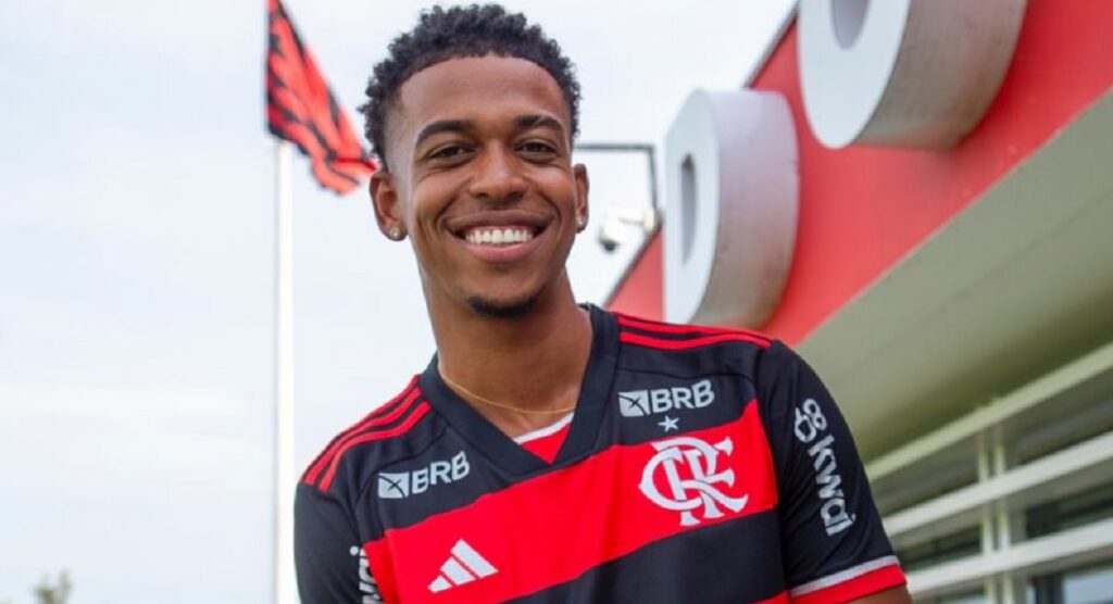 Carlinhos pode estrear pelo Flamengo