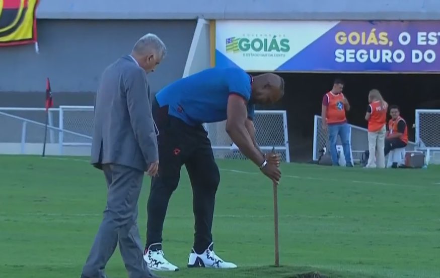 Gramado vergonhoso! Atlético-GO obriga Flamengo a jogar em estádio precário