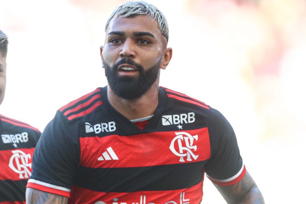 Gabigol deve ir para posição de Luiz Araújo, enquanto Carlinhos será reserva imediato de Pedro no Flamengo