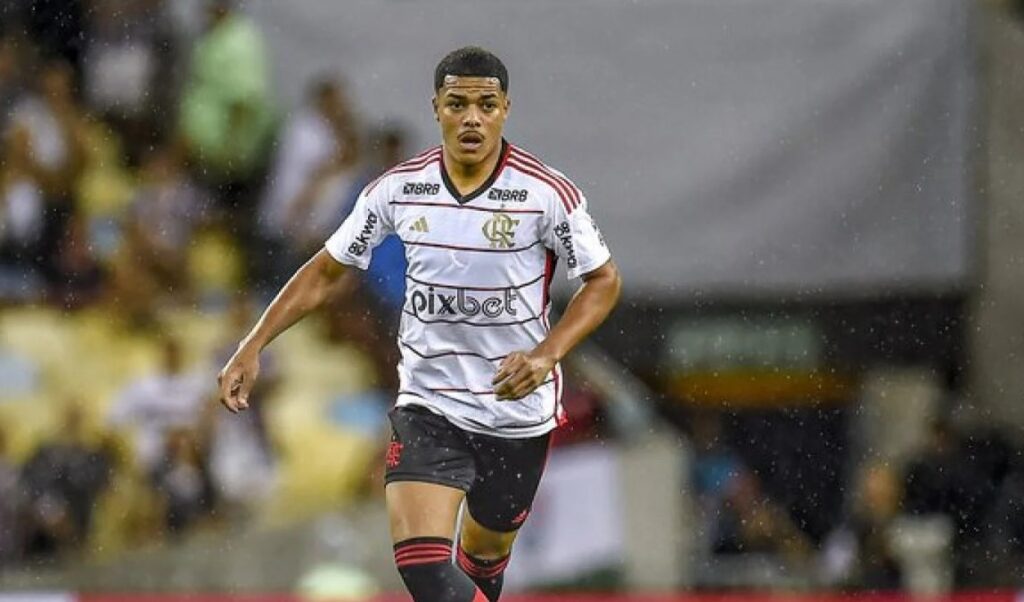 Igor Jesus em campo pelo Flamengo; clube se destaca pela utilização de jovens em ranking do CIES