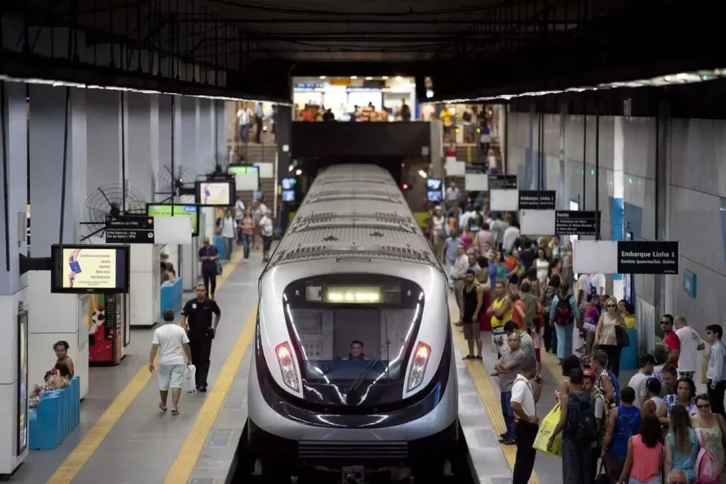 Metro em estação do Rio de Janeiro; MetrôRio divulga esquema especial para Flamengo x Palestino