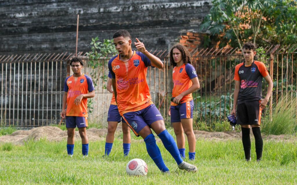 Pablo Ferreira em campo durante sua passagem pelo Audax-RJ; hoje o jovem está no Guapó M19, de Michael