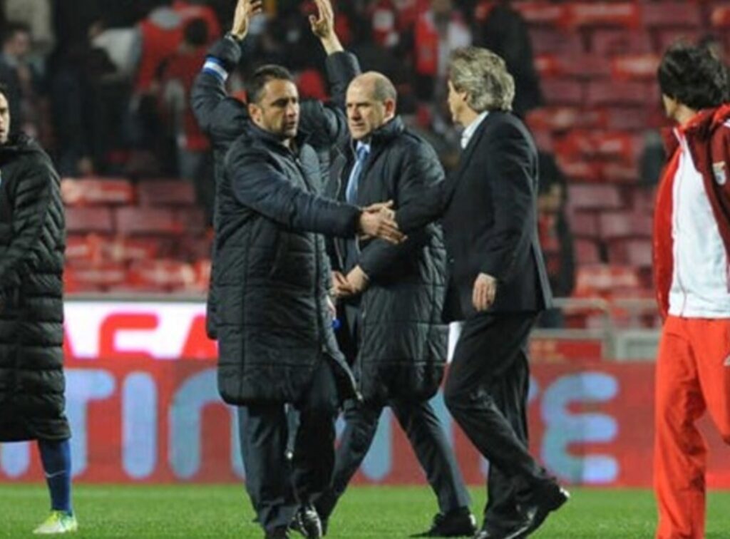 Vitor Pereira superou Jorge Jesus. ex-treinadores do Flamengo que hoje comandam Al-Shabab e Al-Hilal, disputaram prêmio no Campeonato Saudita.