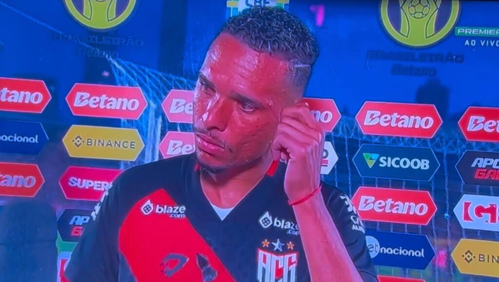 Luiz Fernando acusa árbitro de estar mal-intencionado contra Atlético-GO, reclama de impedimento e pênalti e pede atitude da CBF