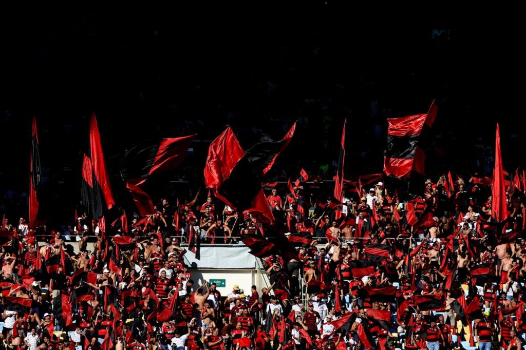 Torcida do Flamengo faz a festa no Maracanã; torcida ainda pode comprar ingressos para Flamengo x São Paulo