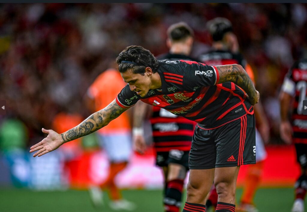 Pedro faz reverência para a torcida do Flamengo contra o Nova Iguaçu no Maracanã
