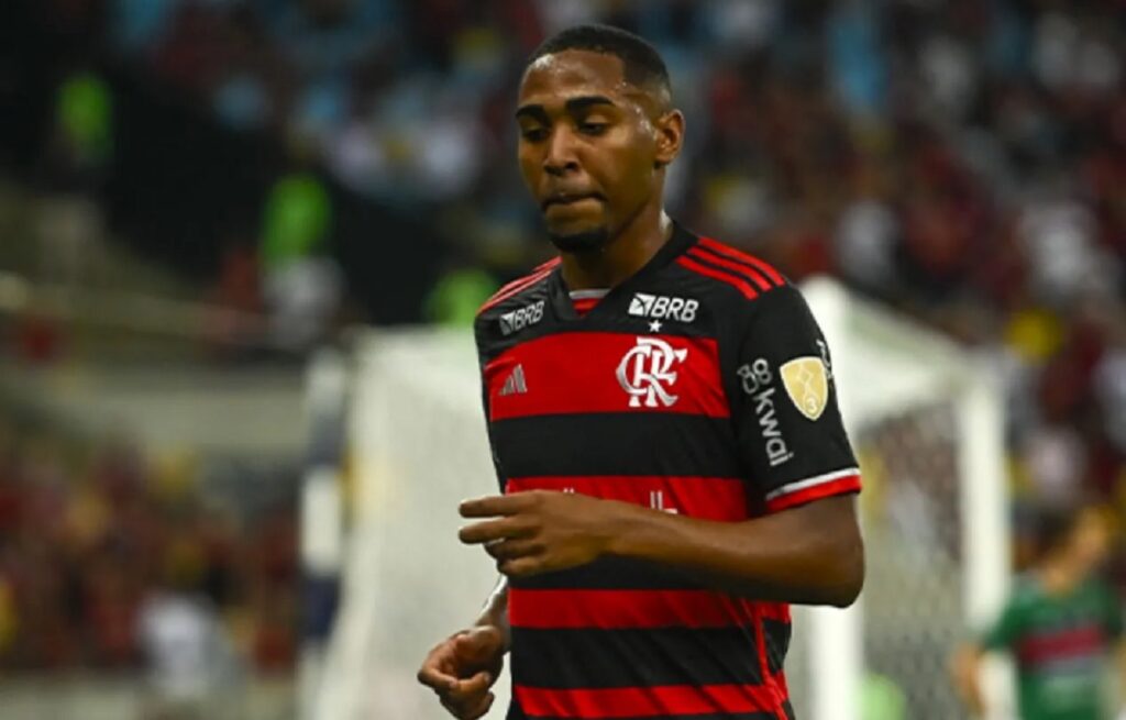 Lorran em campo pelo Flamengo; joia da base está ganhando cada vez mais espaço com Tite após conselhos de David Luiz
