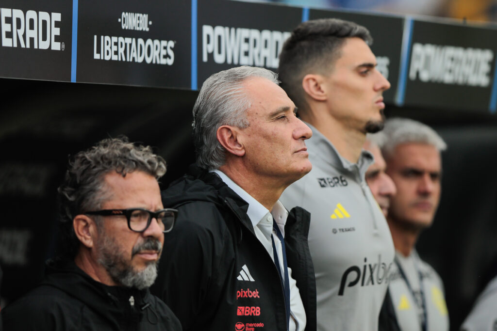 Tite e sua comissão técnica tem convivido com lesões de jogadores do Flamengo