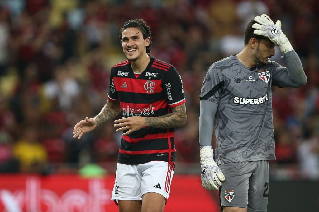 Pedro lamenta lance na vitória do Flamengo sobre o São Paulo
