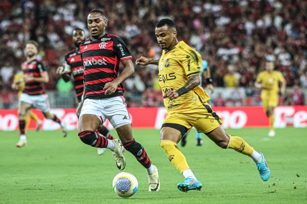 Matheus Serafim contra o Flamengo, no Maracanã