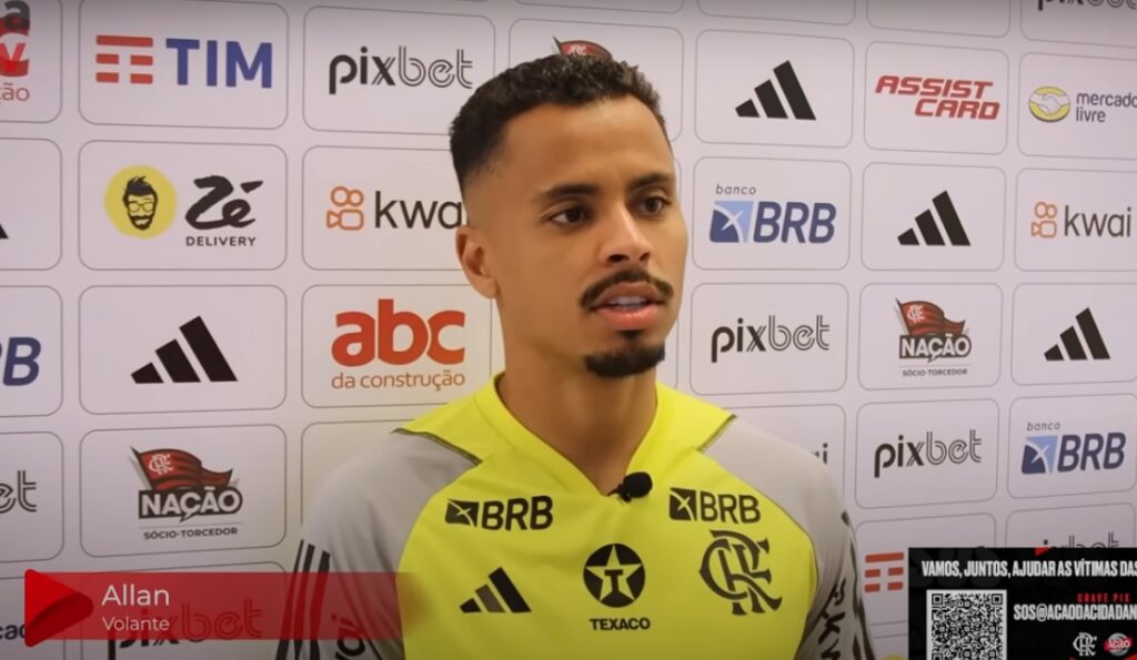 Allan dá entrevista no Ninho Flamengo