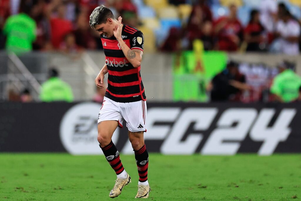 Ayrton Lucas comemora gol na vitória do Flamengo sobre o Bolívar pela Libertadores