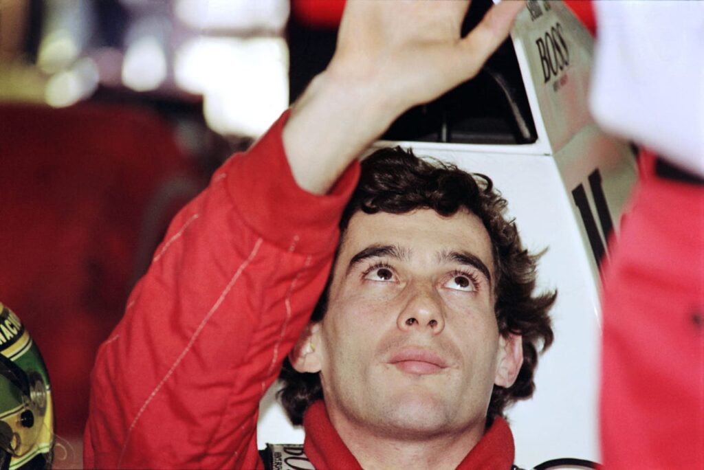 Há 30 anos, Ayrton Senna ganhava linda homenagem num Flamengo x Vasco