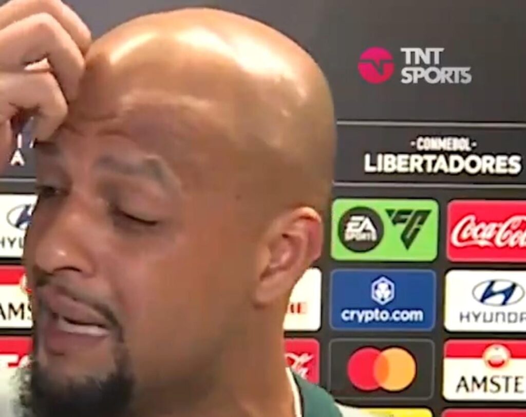 Felipe Melo se coça ao falar sobre Libertadores