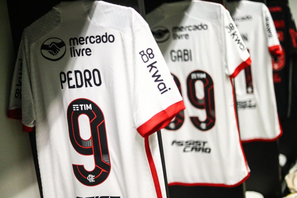 Camisas do Flamengo no vestiário da Arena da Amazônia