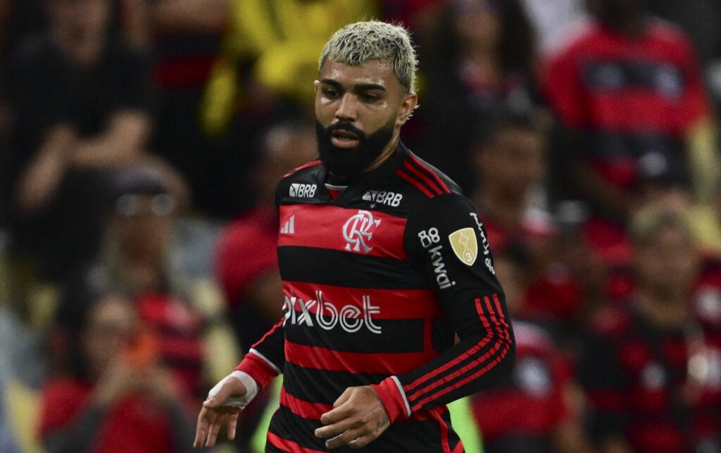Gabigol em campo em Flamengo x Bolívar; Camisa 10 segue à frente de Pedro em pesquisa Quaest