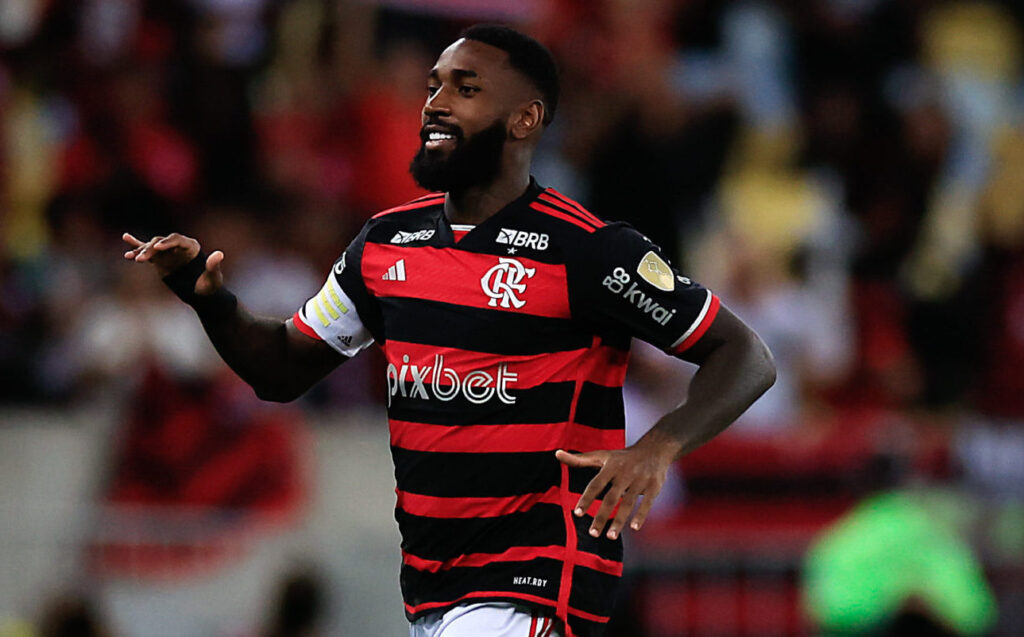 Gerson comemora gol em Flamengo x Bolívar