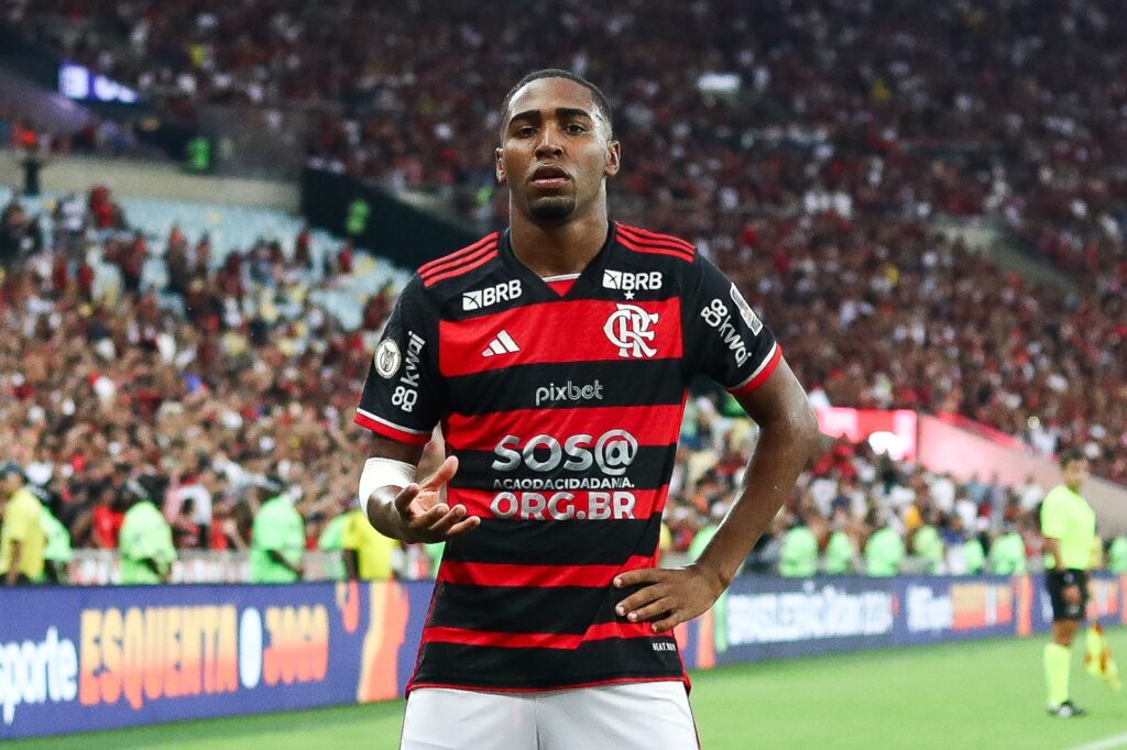 Lorran participou de 50% dos ataques do Flamengo contra Corinthians