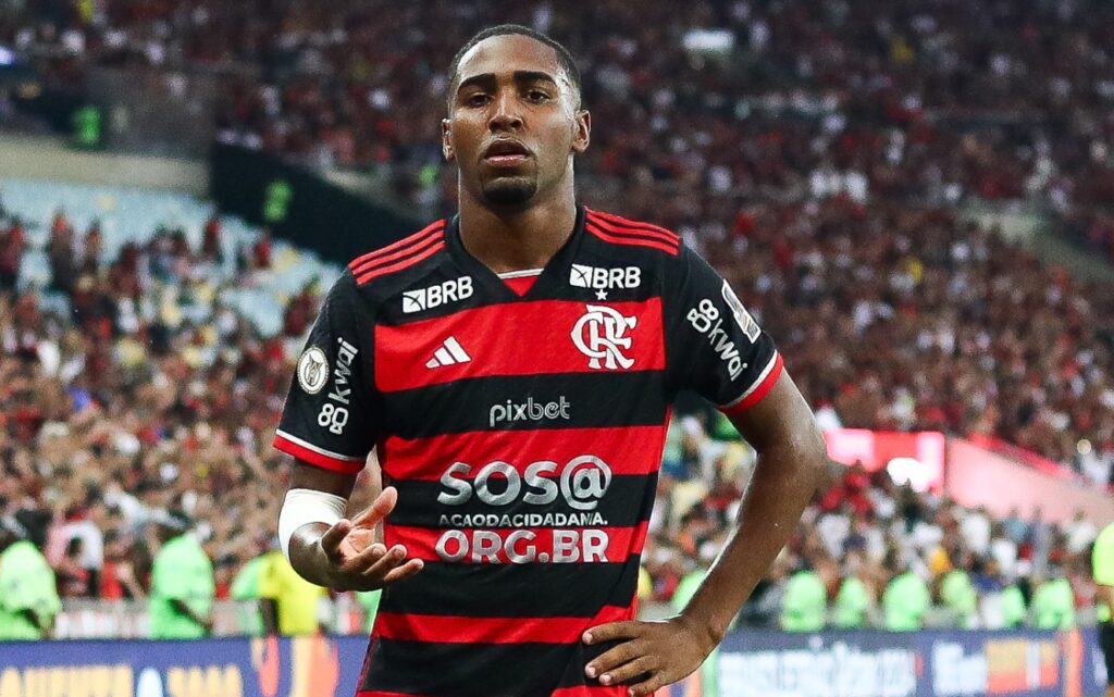 Lorran comemora gol em Flamengo x Corinthians; Meia deve ser titular em Flamengo x Grêmio