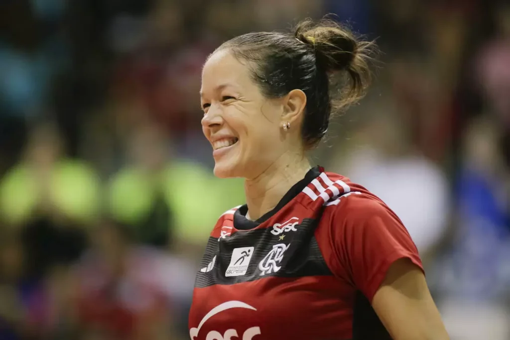 Michelle sorri em jogo do Sesc Flamengo na Superliga
