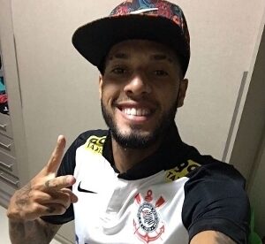 Em 2015, foto com camisa do Corinthians tirou atacante do Flamengo