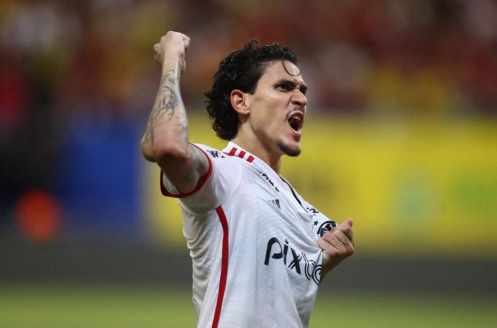 Pedro, do Flamengo, celebra gol marcado contra o Amazonas, pela Copa do Brasil