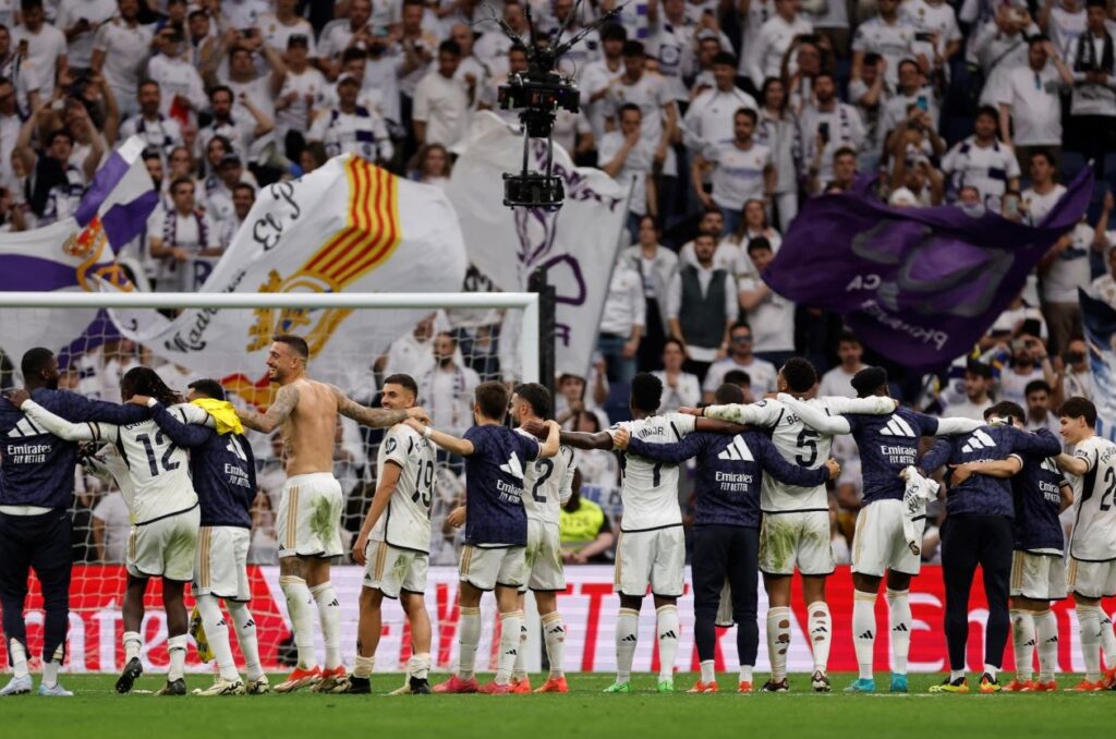 Time do Real Madrid comemora título da liga espanhola.