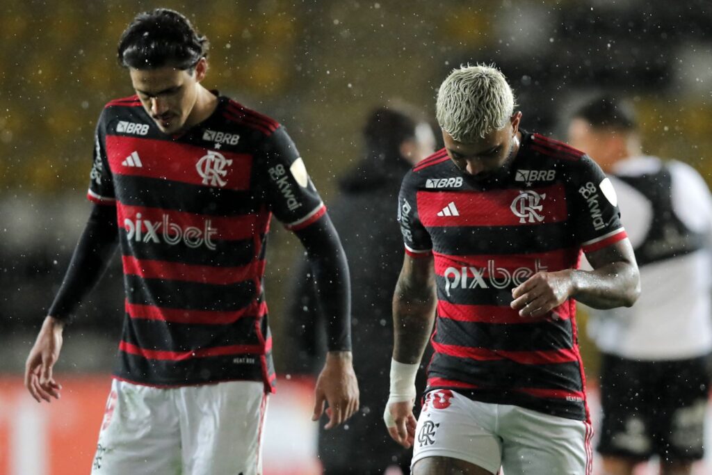 Pedro e Gabigol após derrota do Flamengo para o Palestino, na Libertadores
