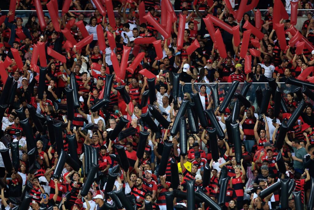 Torcida do Flamengo no Maraanã contra o Bolívar
