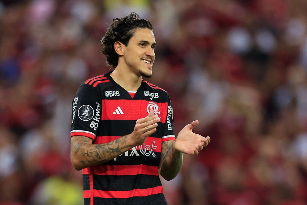 Pedro comemora gol pelo Flamengo contra o Millonarios