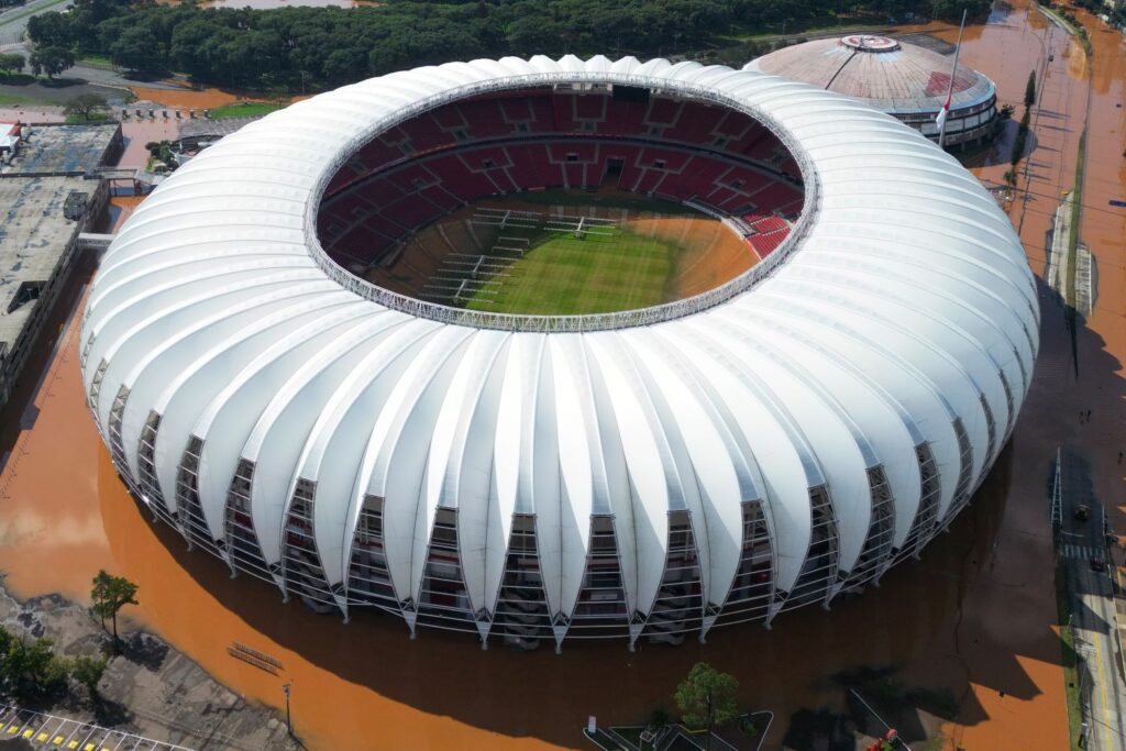 Flamengo cede CT para gaúchos, mas não quer parar Brasileirão