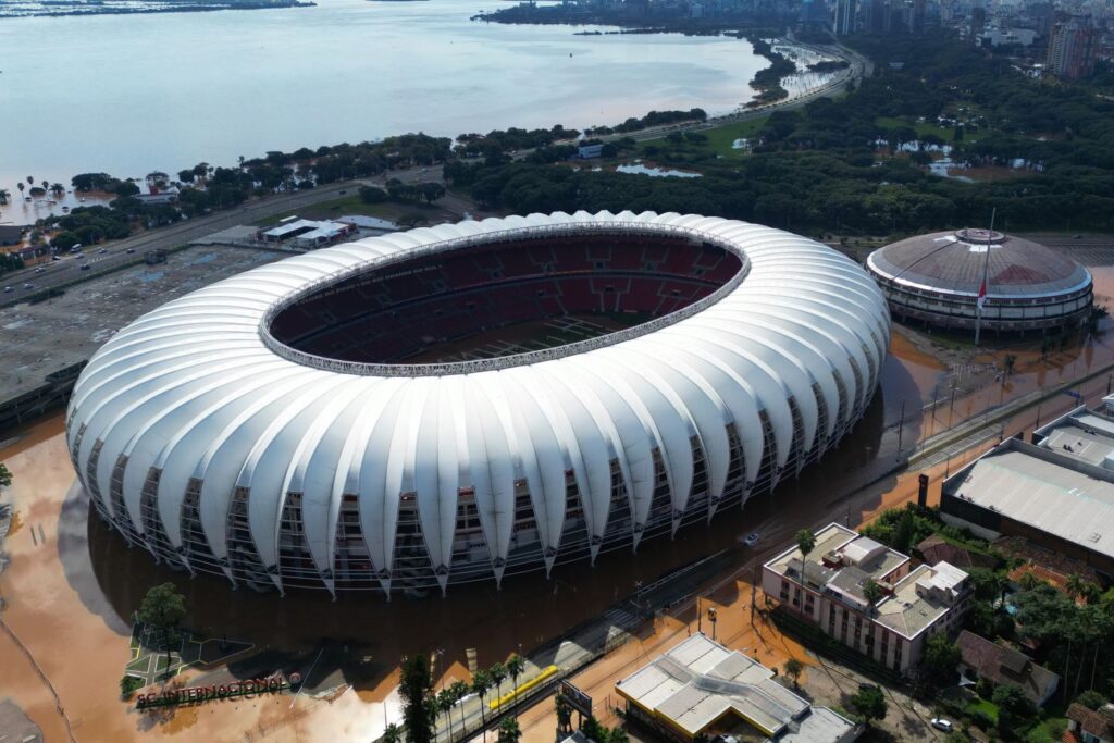Estádio Beira Rio alagado pelas águas do Guaíba, em Porto Alegre