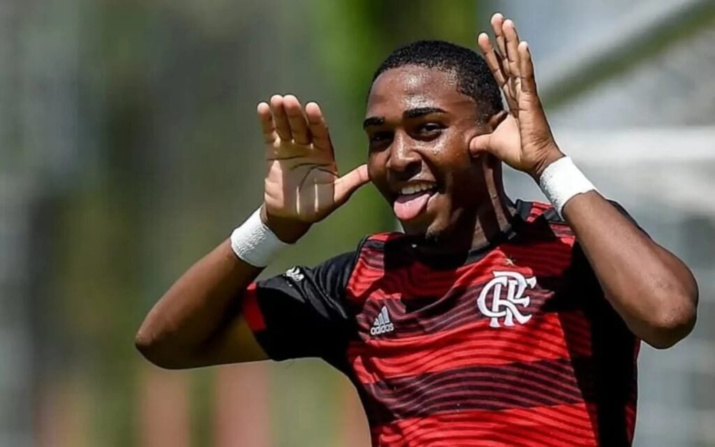 Lorran negocia renovação com o Flamengo