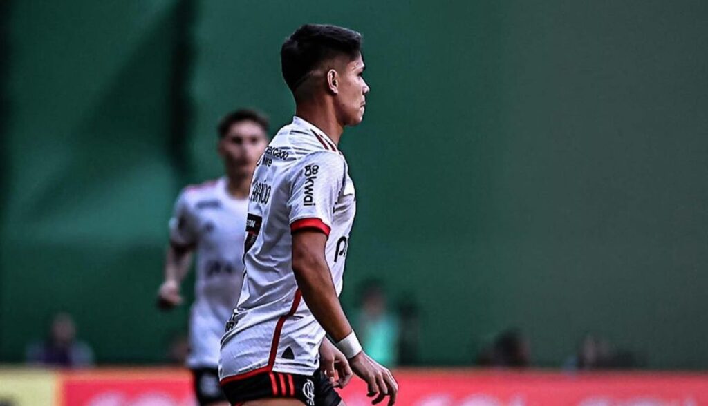 Luiz Aráujo é eleito pela torcida como craque do Flamengo contra o Amazonas