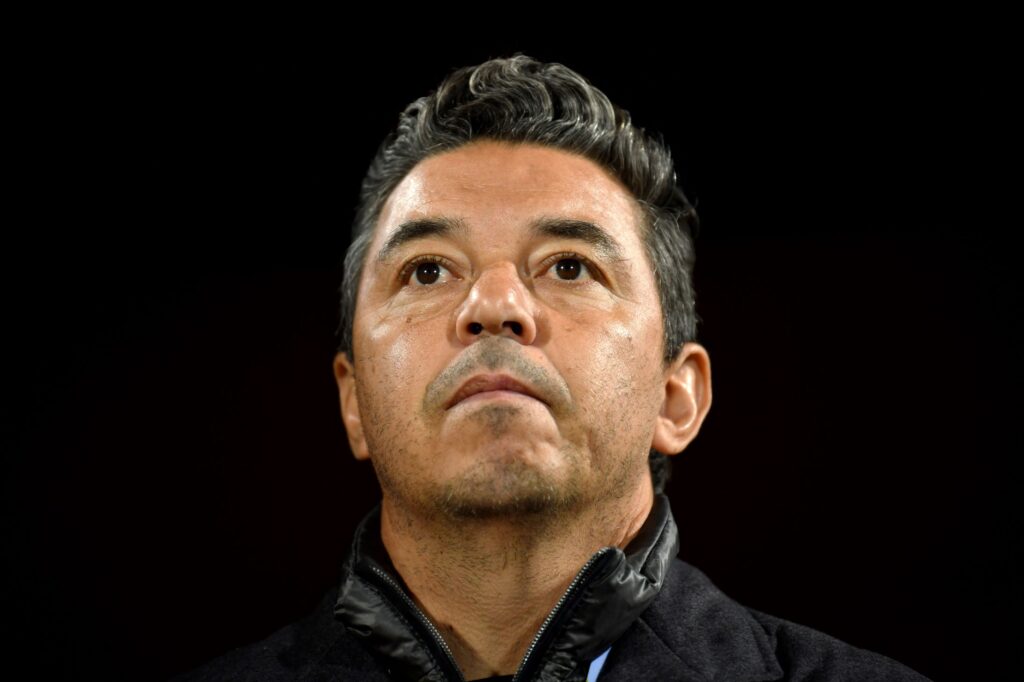 Técnico Marcelo Gallardo durante jogo do Al-Ittihad