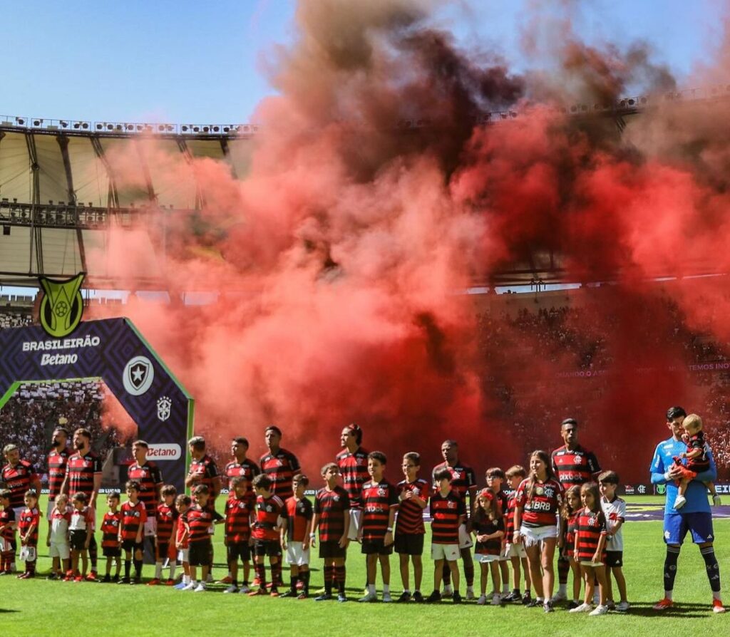 Torcida do Flamengo dá forças para equipe no Maracanã