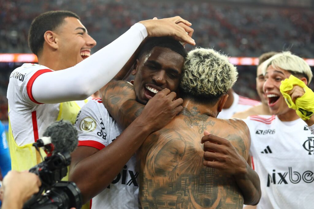 Evertton Araújo comemora gol do Flamengo