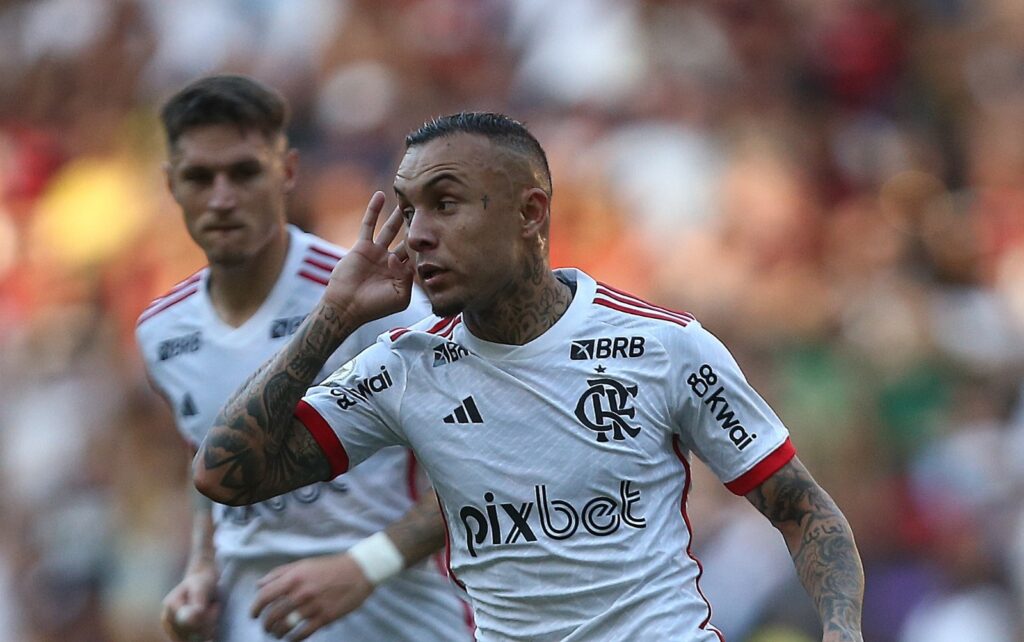 Cebolinha comemora gol do Flamengo sobre o Vasco; Camisa 11, Gabigol e maior goleada da história sobre o Vasco
