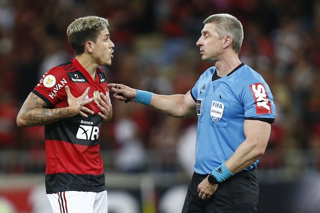 Corinthians x Flamengo: Relembre polêmicas de Daronco, arbitro das semis da Copa do Brasil