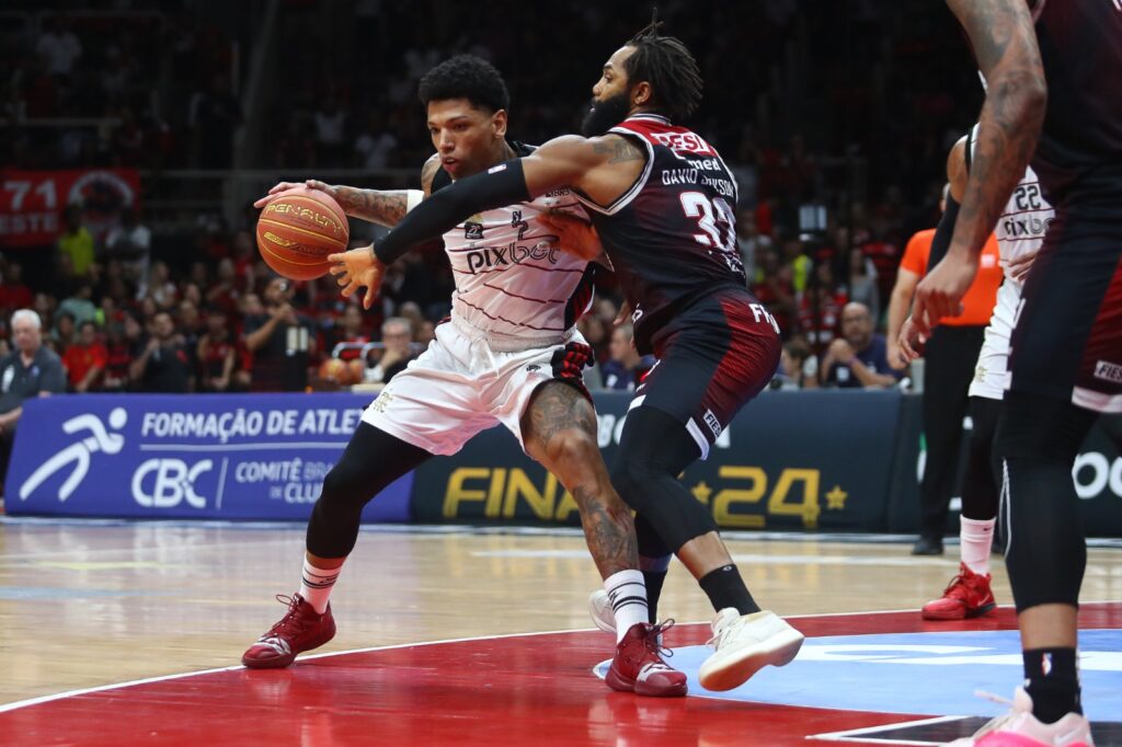 Flamengo erra demais e Franca é campeã do NBB no Maracanazinho