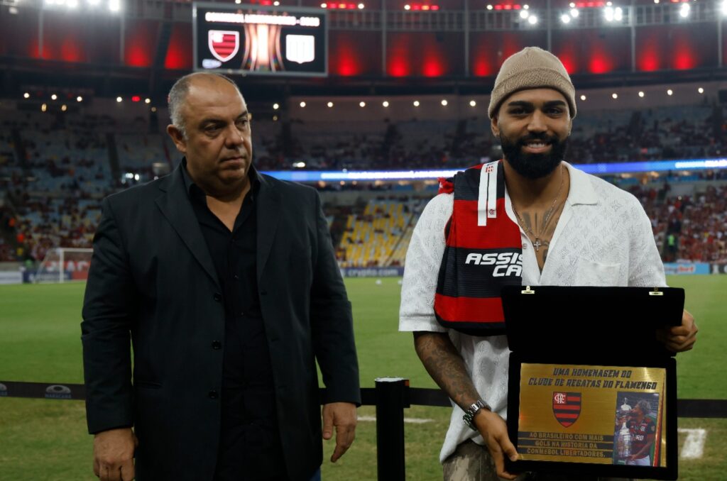 Gabigol e Marcos Braz no Maracanã; VP comentou renovação do atacante com Flamengo