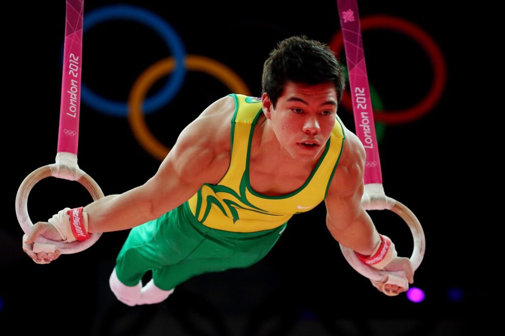 Sérgio Sasaki competindo nas argolas em Londres 2012; atleta tinha contrato com Flamengo 