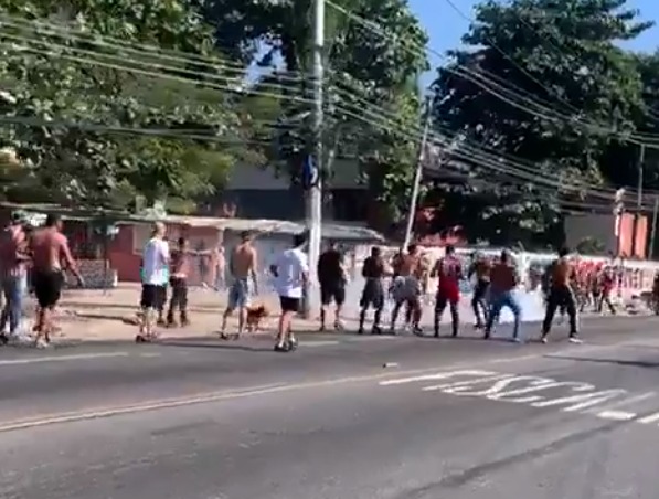 Torcedores de Flamengo e Fluminense brigam antes de clássico pelo Brasileirão